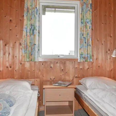 2 Bedroom Cozy In Hvide Sande Holiday home Bjerregard