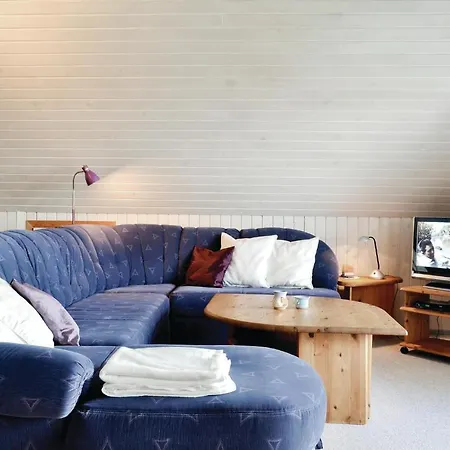 2 Bedroom Cozy In Hvide Sande Holiday home *