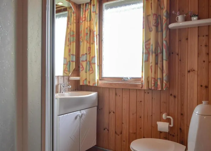 2 Bedroom Cozy In Hvide Sande Holiday home *