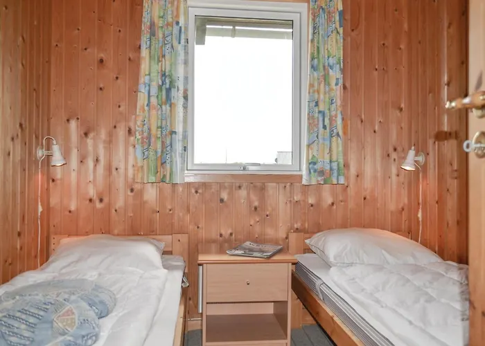 2 Bedroom Cozy In Hvide Sande Holiday home Bjerregard